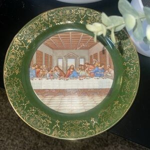STUNNING VTG NAUTILUS USA GOLD ON GREEN TRIM JESUS PORTRAIT